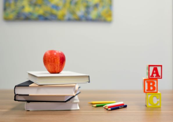 poupar em material escolar